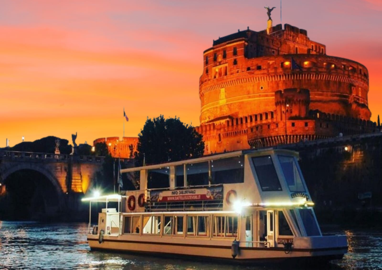 Laurea Battello che naviga sul Tevere